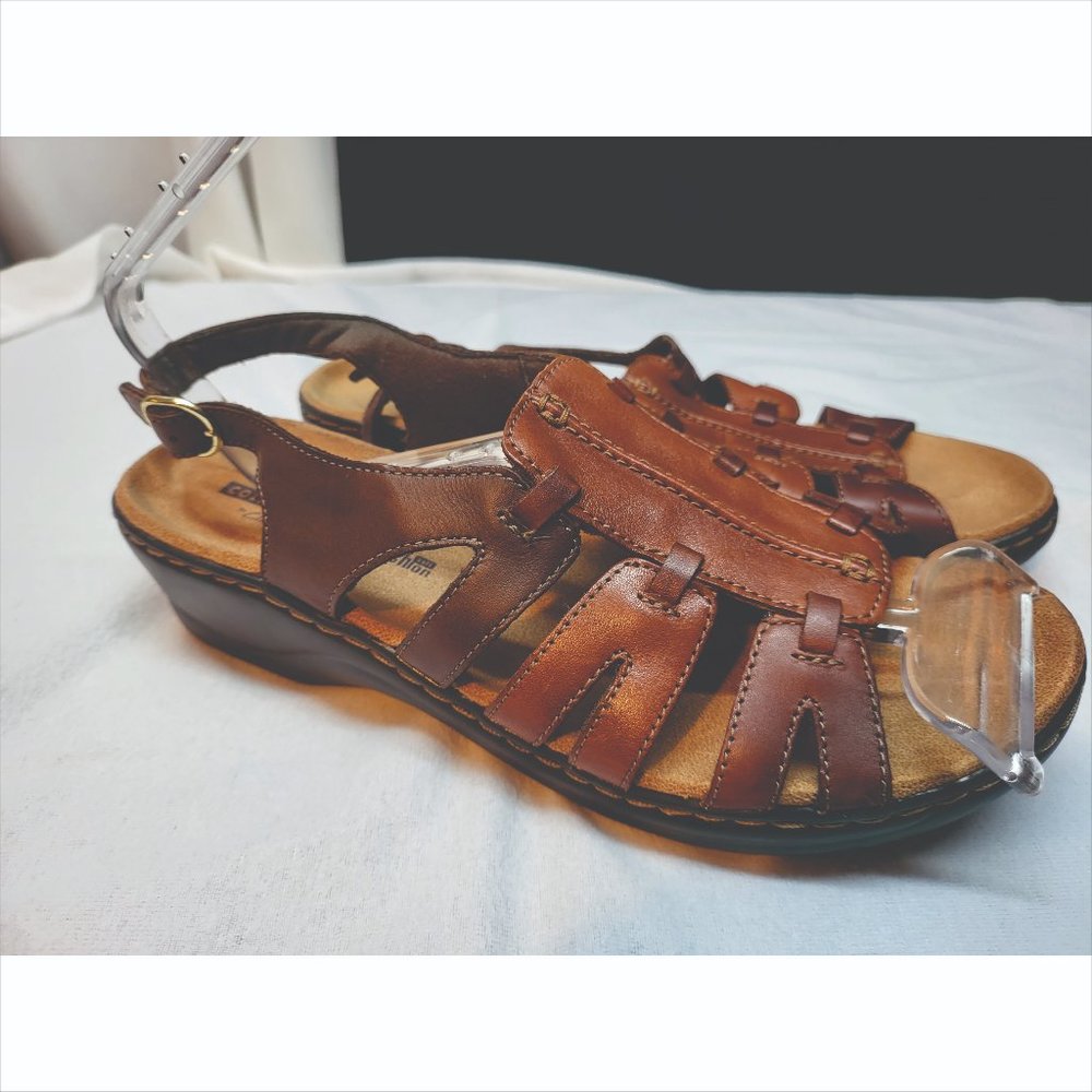 Clarks Gently Used Sandals DR7